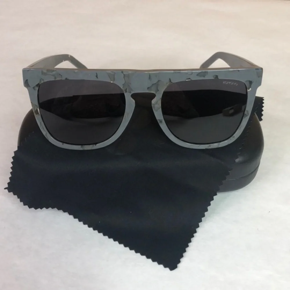 KOMONO Bennet Concrete Sunglasses NEW grey
